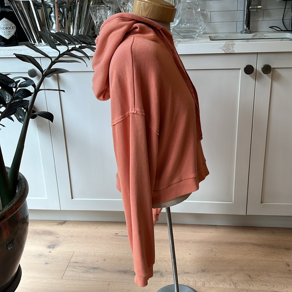 EUC Free People Beach Social Set peach cropped raw edge long sleeve hoodie - Picture 6 of 11